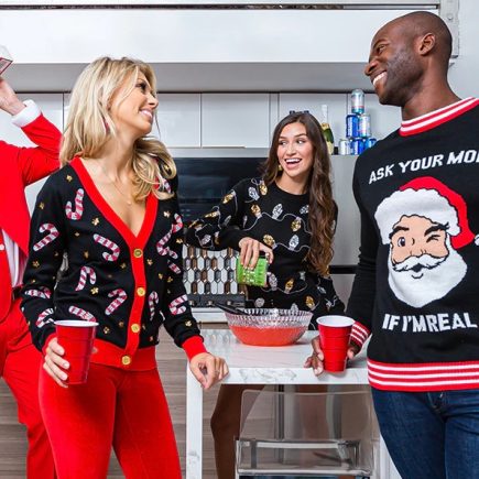 10 Schritte, wie Sie in dieser festlichen Jahreszeit eine aufregende Ugly-Sweater-Party veranstalten